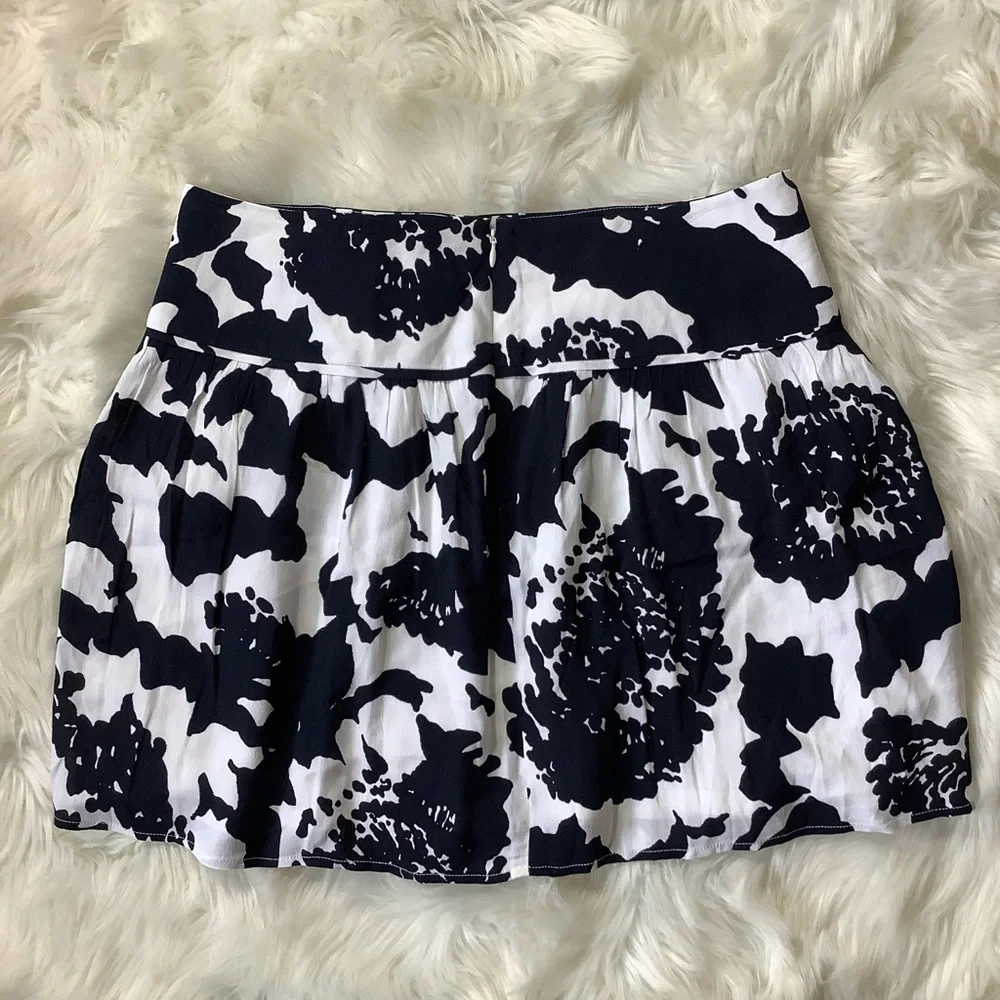 LOFT Floral White Blue Flare Flirty‎ Lined Skirt Size 10